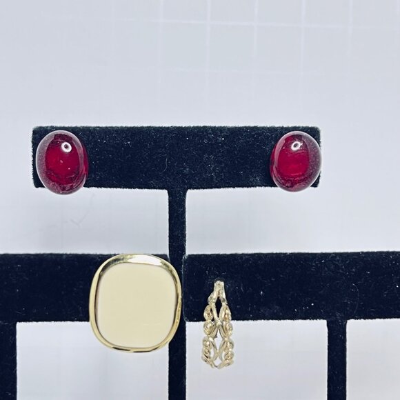 Vintage Lot of 5 Gold Tone Pierced Earrings (5623) - Picture 2 of 6